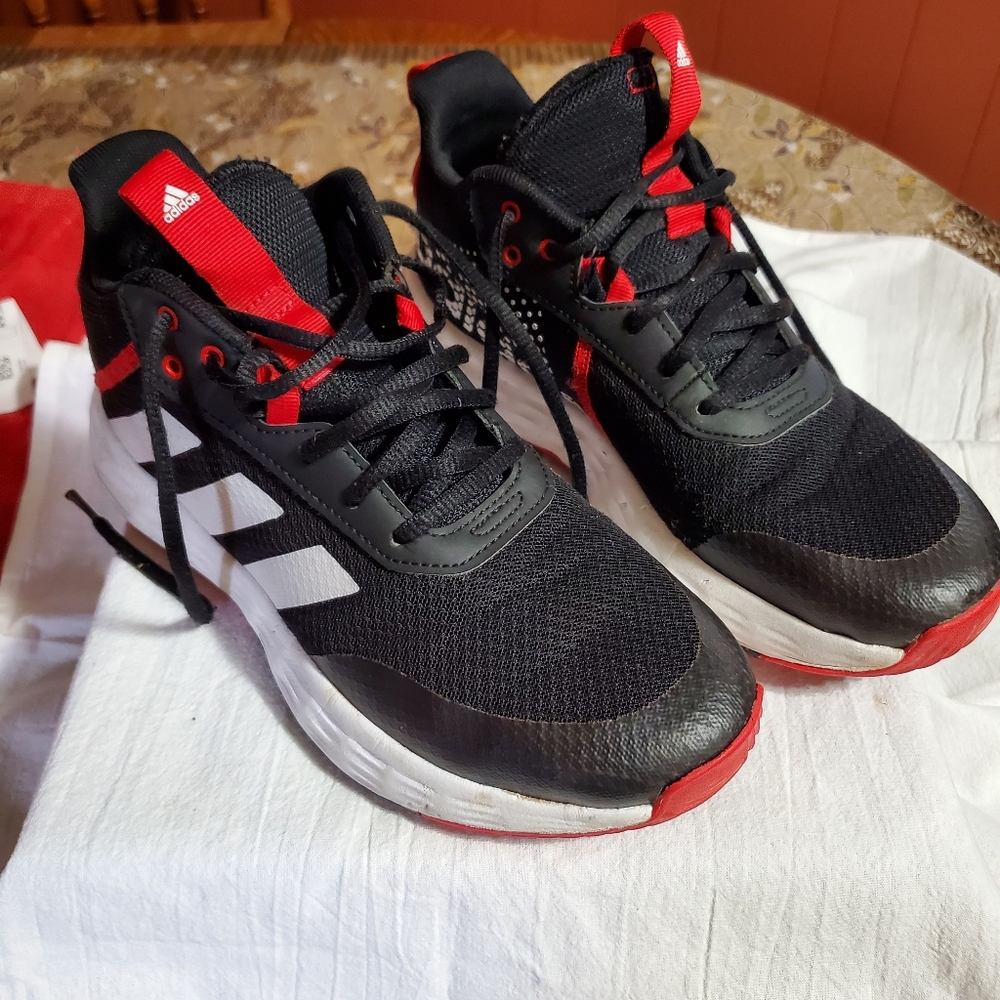 Adidas unisex child ownthegame 2.0 basketball shoe-black/white/vivid red